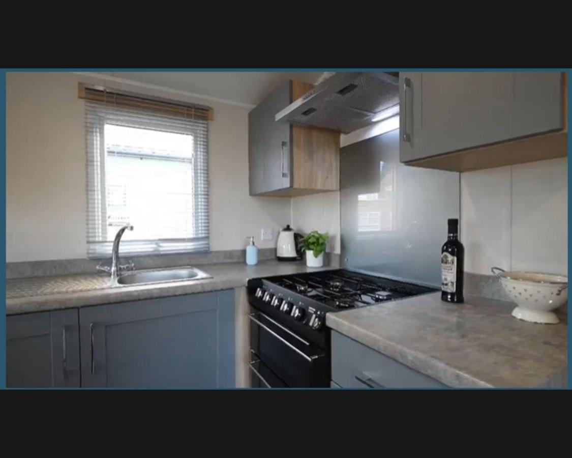 Exotic 3-Bed Caravan At Newquay Holiday Park Villa Bagian luar foto