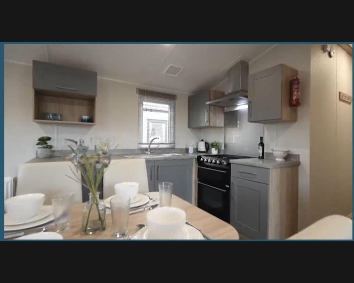 Exotic 3-Bed Caravan At Newquay Holiday Park Villa Bagian luar foto