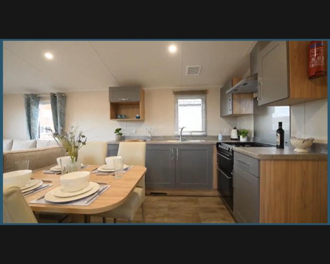 Exotic 3-Bed Caravan At Newquay Holiday Park Villa Bagian luar foto