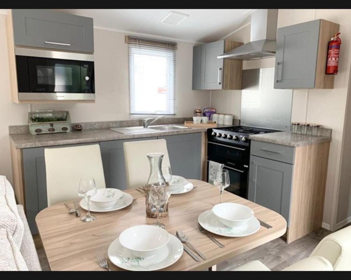 Exotic 3-Bed Caravan At Newquay Holiday Park Villa Bagian luar foto